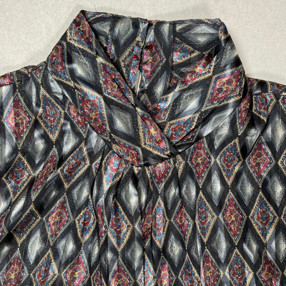 Yves St. Clair Women's Mock Neck Blouse Sz 10‎ Geometric Print Button Detail